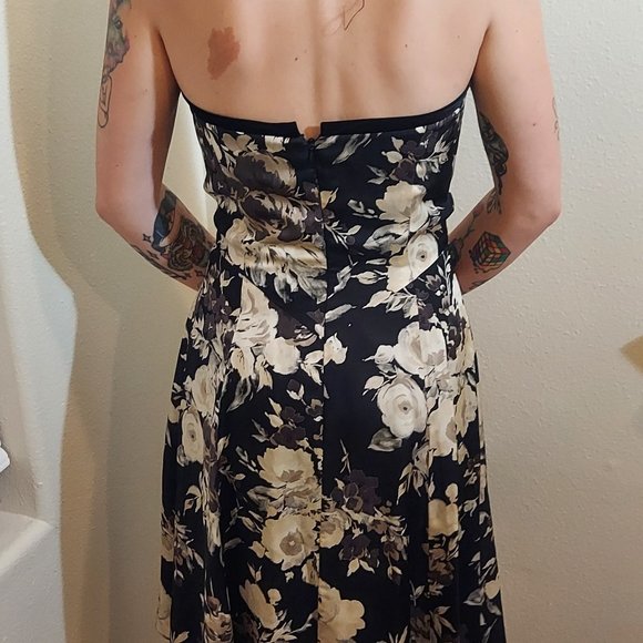 Vintage ABS Strapless Fit and Flare Floral Cocktail Dress with Velvet Trim - Picture 2 of 10